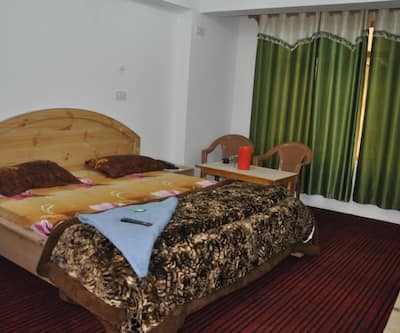 https://imgcld.yatra.com/ytimages/image/upload/t_hotel_yatra_city_desktop/v1441006908/Domestic Hotels/Hotels_Srinagar/Hotel Posh I Mall/Room_View_5.jpg